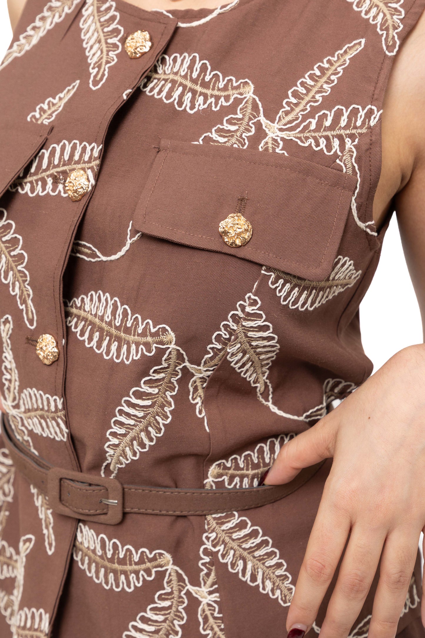 Ensemble à broderies feuillage avec ceinture