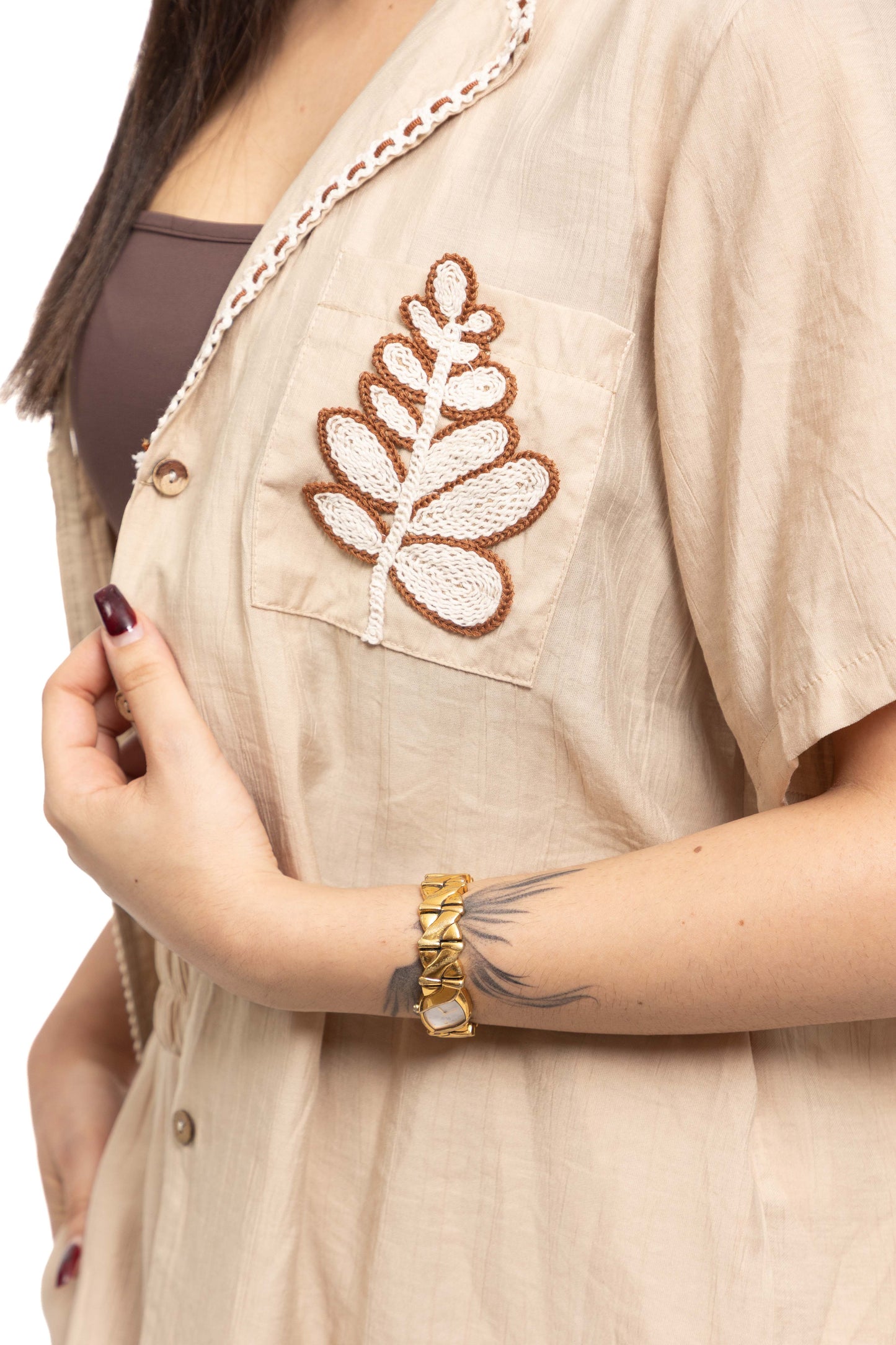 Ensemble boutonné à broderies végétales