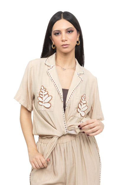 Ensemble boutonné à broderies végétales
