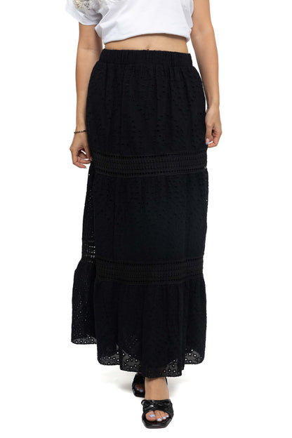 Jupe évasée à broderie anglaise