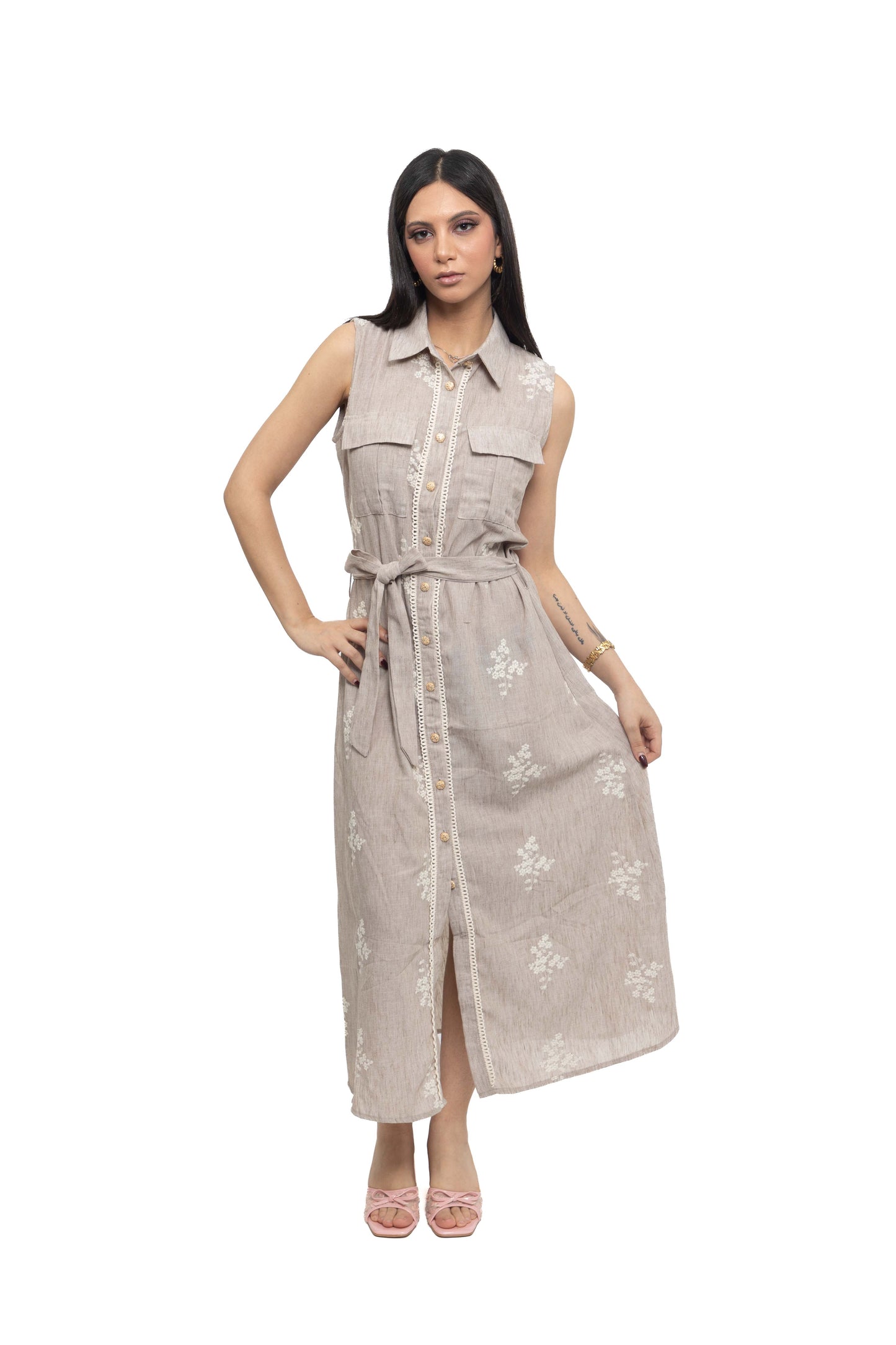 Robe sans maches à broderies fleuries