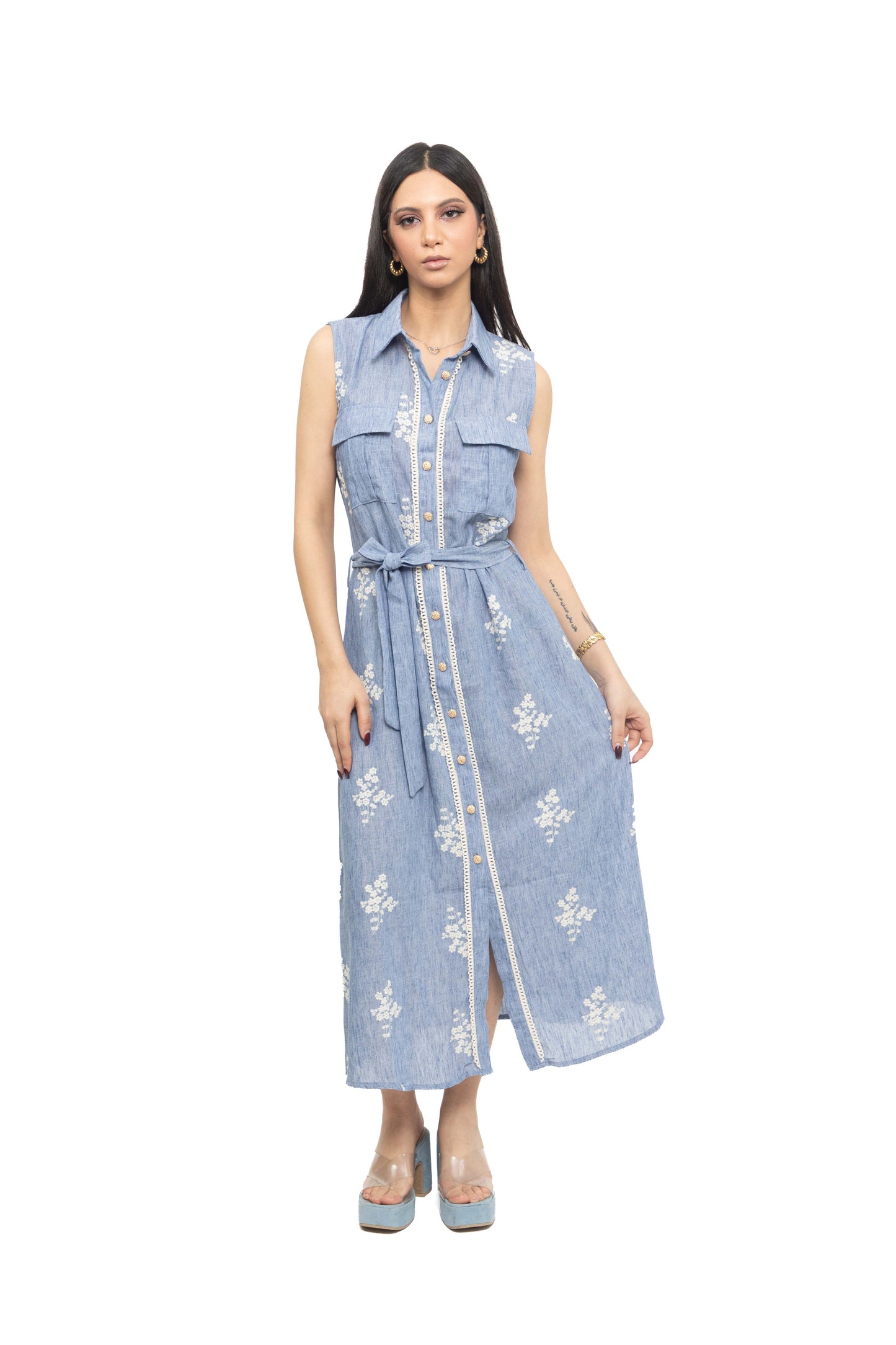 Robe sans maches à broderies fleuries