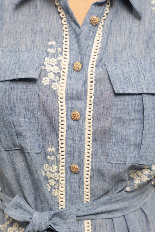 Robe sans maches à broderies fleuries