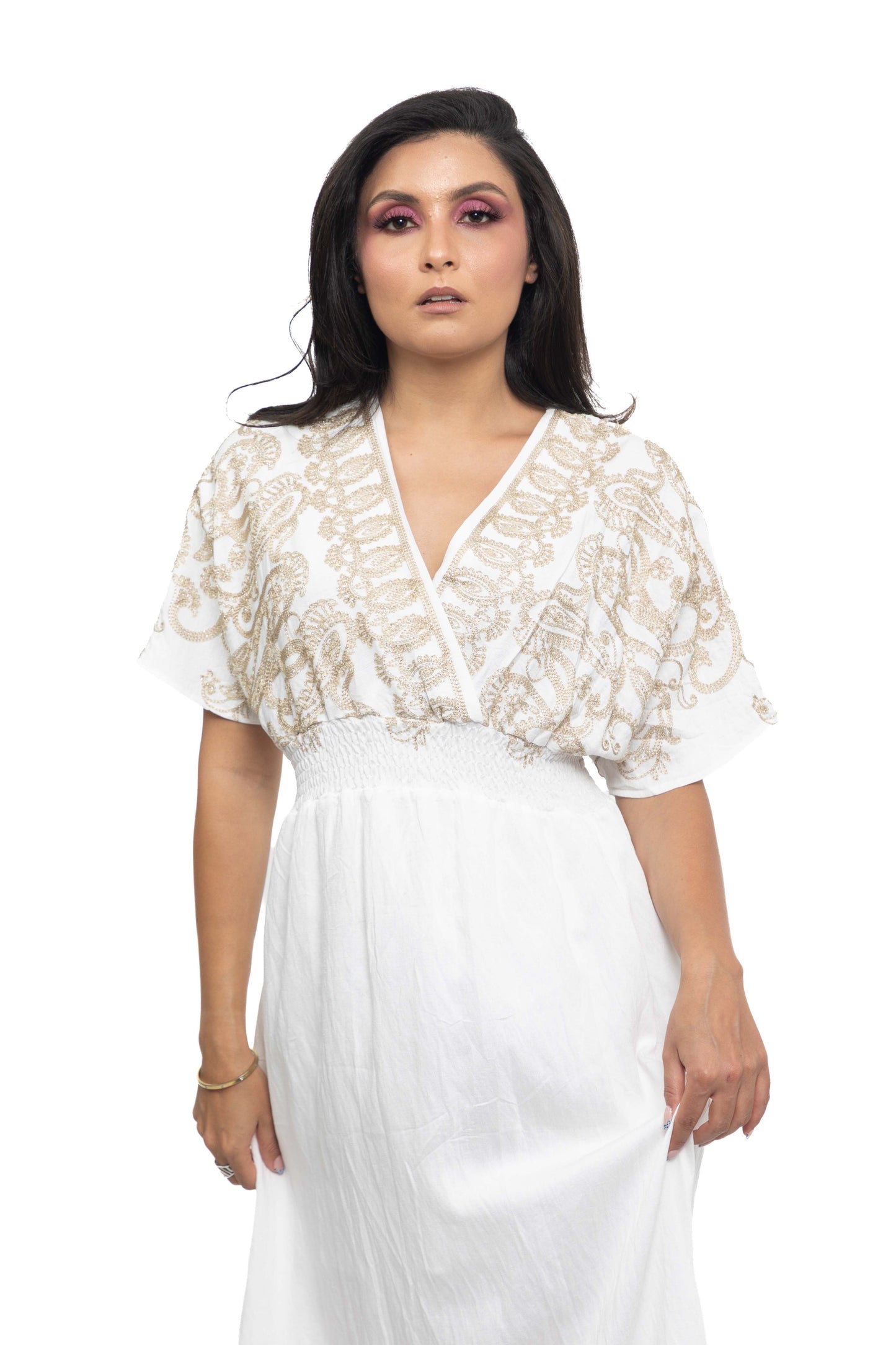 Robe longue à broderies arabesques
