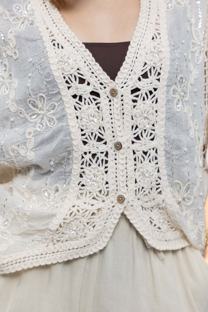 Gilet léger en dentelle et manches filet