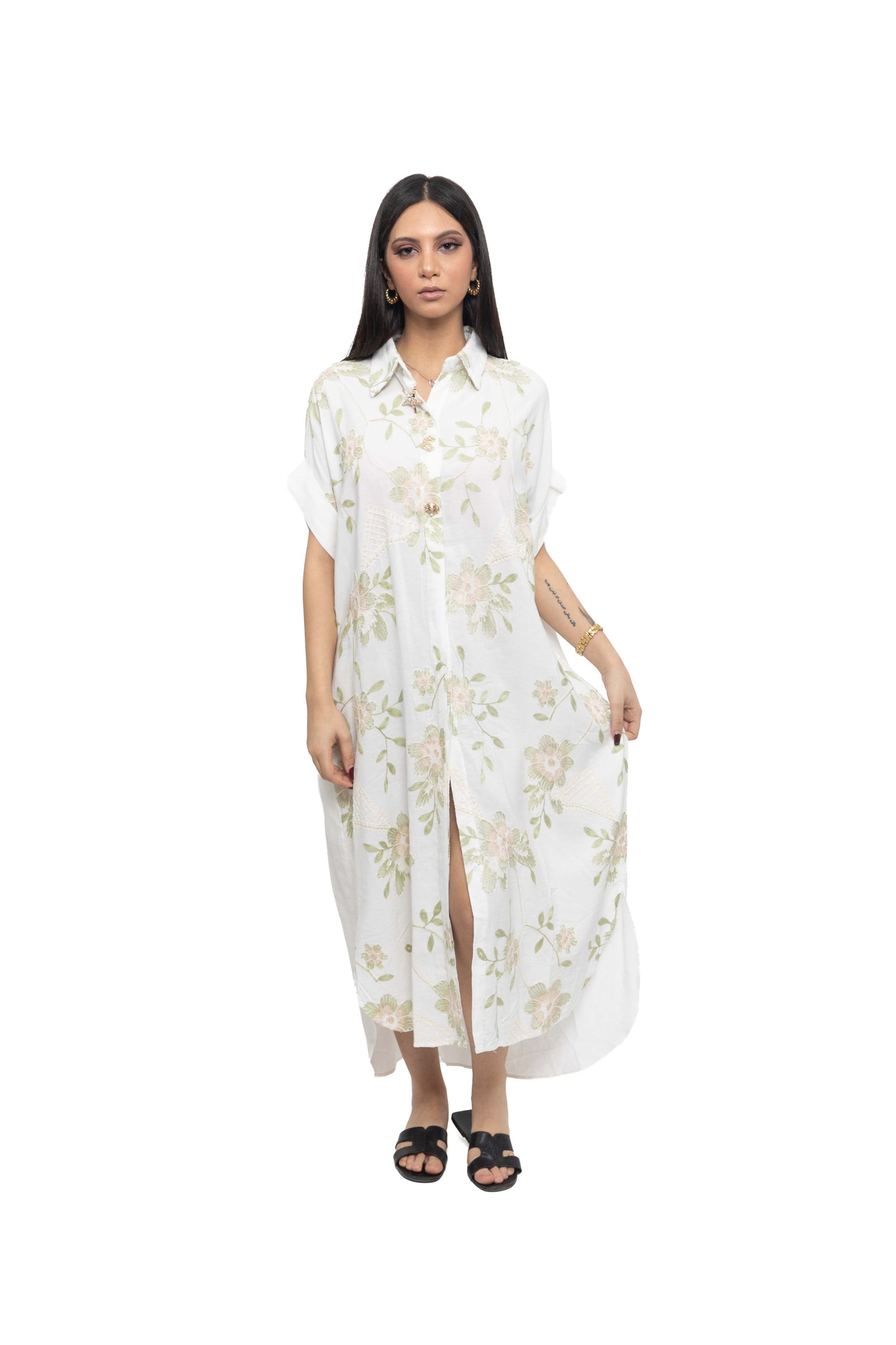 Robe-chemise à broderies florales