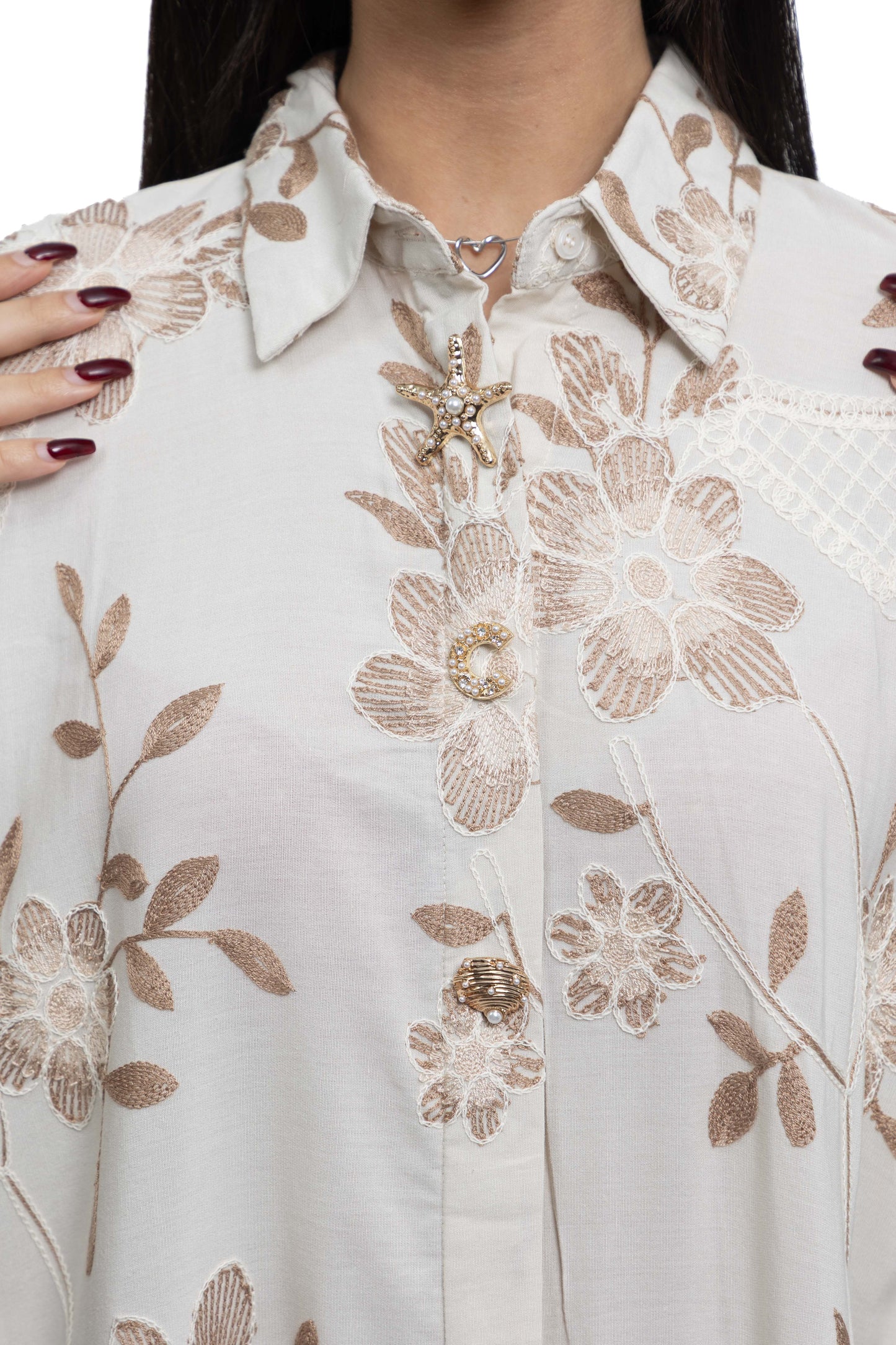Robe-chemise à broderies florales