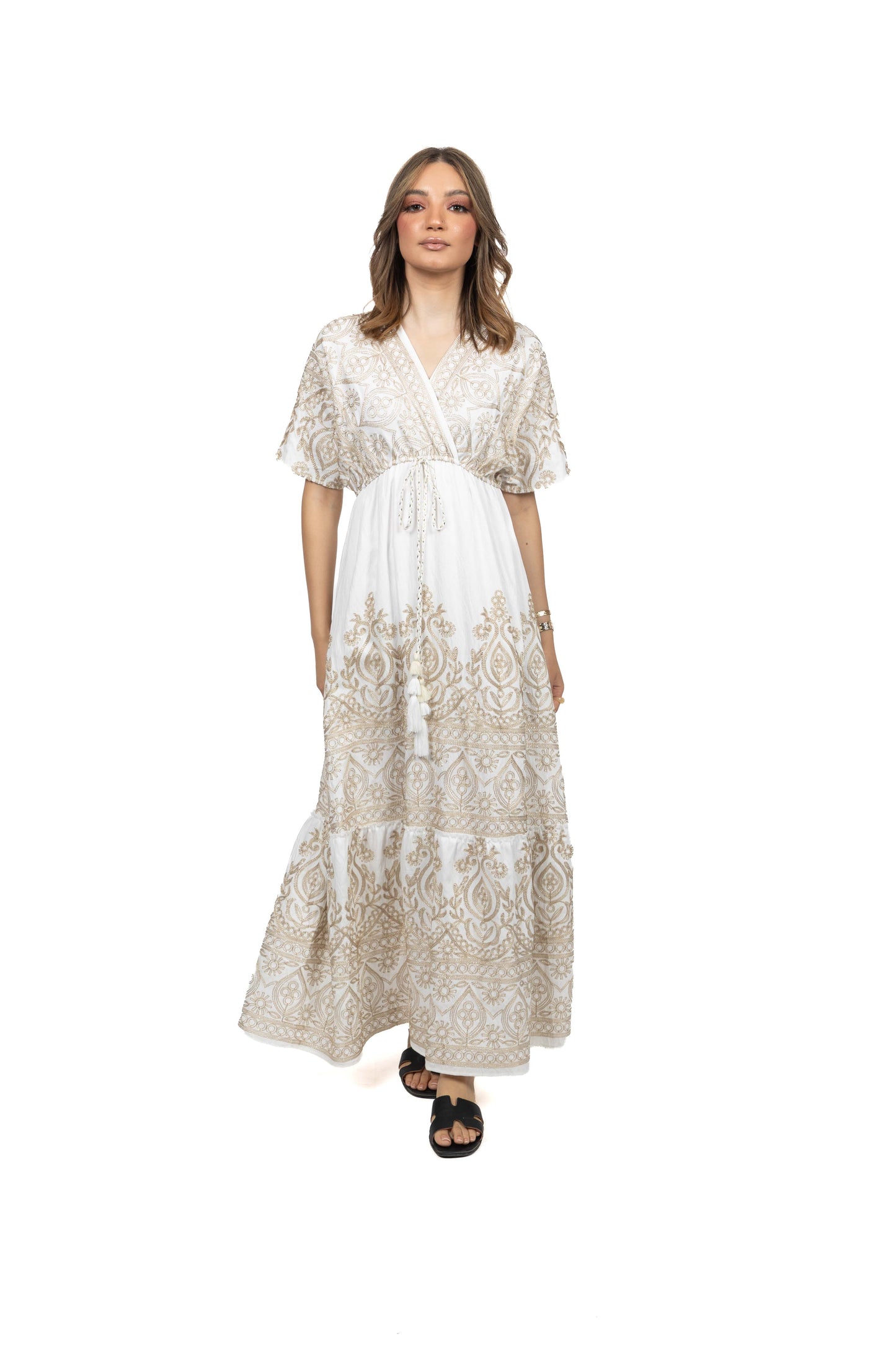 Robe longue à broderies dorées
