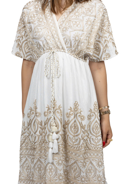 Robe longue à broderies dorées